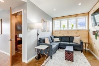 Walk Score 90!!-Historic Downtown District-2 Blocks to Famous Forsyth Park- Huge Private Patio-Private Parking - Savannah - 1