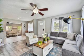~ Modern and Cozy 4BR home - 30 Mins from Disney ~ - Orlando - 0