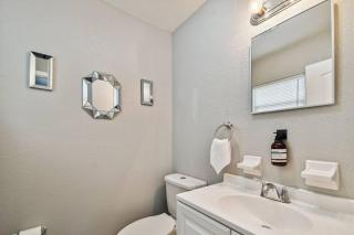 ~ Modern and Cozy 4BR home - 30 Mins from Disney ~ - Orlando - 2