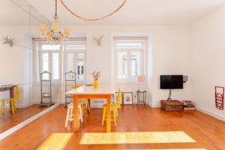 JOIVY Chic 2BR Apt in Bairro Alto, 2mins to São Pedro de Alcântara viewpoint - Lisbona - 4