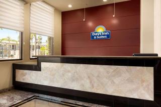 Days Inn & Suites by Wyndham Anaheim At Disneyland Park - 8