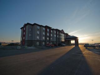Redwood Inn & Suites - 6