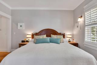 UnCorked Cottage - Southport - 9