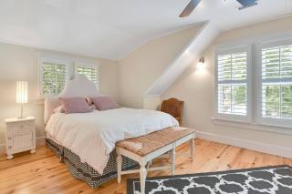UnCorked Cottage - Southport - 7