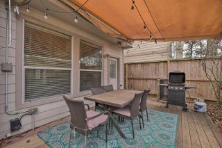 2,500 Sq Ft Townhome - Walk to Central River Oaks! - 7