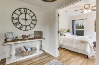 The East Hill Escape, A Bay View Beachy Cottage - Pensacola - 9
