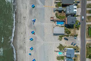 Barefootin - Oak Island - 0