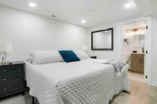 Sleeps 16 - 15 min/Downtown, 10 min/Medical Center - 7