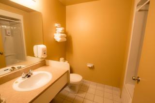 Travelodge by Wyndham Drummondville - Drummondville - 1