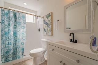 King Bed! Destination Glendale Luxury Home - 3