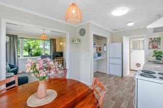 Carrington Countryside - New Plymouth Holiday Home - 4