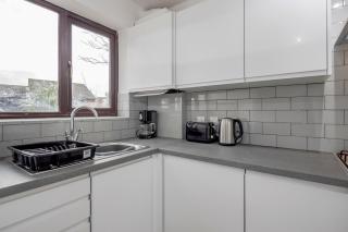 Lovely House in Dagenham / Barking with free parking, WiFi & Garden - Dagenham - 9