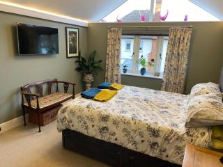 Silverstone Bed and Breakfast - 3