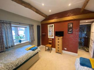 Silverstone Bed and Breakfast - 5