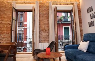 Piso Moderno a 2 minutos del Casco Viejo con Parking Gratis - 2