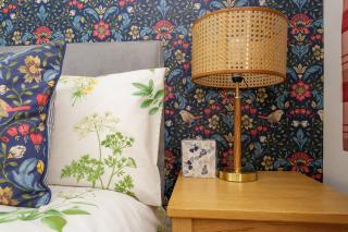 Blue Sparrow 4 bed House off road PARKING Pet friendly - 9