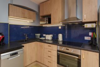 Blue Sparrow House - parking - 1