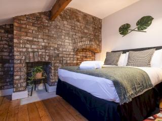 Pass the Keys Exquisite 3 Floor Townhouse Perfect Location - Belfast - 5