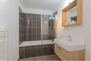 Les Frênes near Disneyland NPI - 1