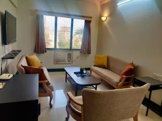 2 BHK cozy apartment w/ Netflix and wifi in Bandra - Mumbai - 1