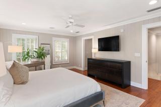 1900 Manor and Guest House - 1900 Bruce Dr - 8