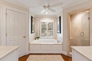 1900 Manor and Guest House - 1900 Bruce Dr - 7
