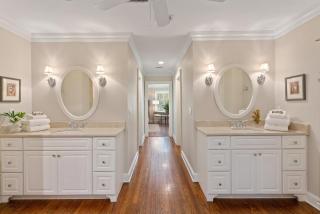1900 Manor and Guest House - 1900 Bruce Dr - 5