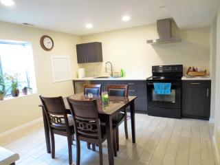 Entire Huge Basement! Fast Wifi! Private Entrance! - Salt Lake City - 5