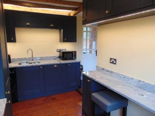 Beautifully appointed & cosy self contained annexe - - 6