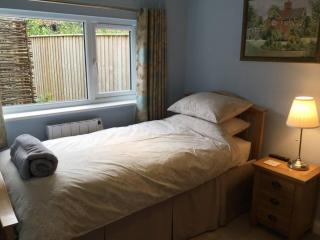 Beautifully appointed & cosy self contained annexe - - 4
