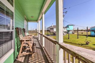 Coastal Heaven - Crystal Beach Relaxing Beach Home - Bolivar Peninsula - 4