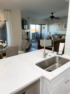 Newly Remodeled Hilton Head Villa - Hilton Head Island - 3
