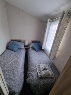 "Malton" LG27 Pet Friendly - Shanklin - 1