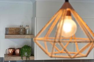 4 bedroom gem with air conditioning, a great outdoor area including pool and you can bring a small dog. - Maroochydore - 4