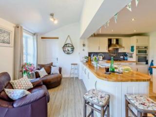 Tors View - Luxury Westward Ho Holiday Cottage - Pet and Child Friendly - Near Beach Pubs Shops Coastal Walks Sleeps 1-8 plus babies Free Parking WiFi Towels - Westward Ho - 7