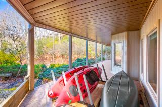 Lakeside Retreat - 9