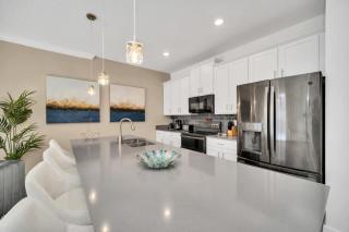 Amazing Story Lake Town Home With Pool townhouse - Kissimmee - 1