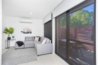 2 Welcome To Windsor 2br 2ba Pkg - Perth - 0