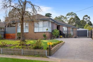Mooroolbark Pet Friendly 4 Bedroom House - Kilsyth - 0