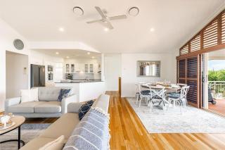 74A Sergeant Baker Drive comfortable duplex with beautiful distant water views - Corlette - 1