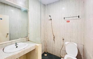 RedDoorz near Alun Alun Sidoarjo - 1