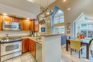 Belltown Court Sunset Suite - 4