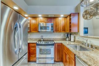 Belltown Court Sunset Suite - 2