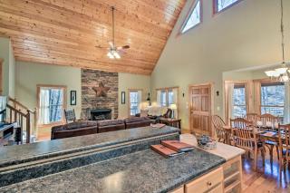 Dahlonega Cabin with Hot Tub, 4 Mi to Downtown! - Dahlonega - 2