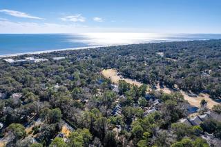 King Queen Twin and Sleeper Sofa Updated Bikes & Beach Gear included - 9