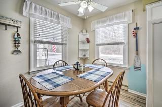 Waterfront Lakeview Cottage with Dock and Lift! - Lakeview - 6