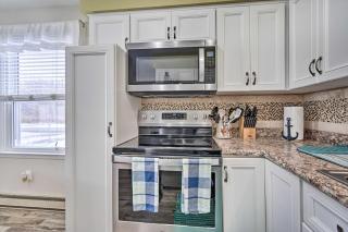 Waterfront Lakeview Cottage with Dock and Lift! - 4