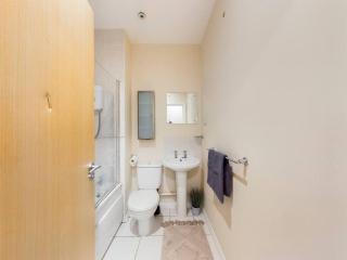 Magnificent 1BDR Apartment in Mersyside - Liverpool - 5