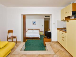 Studio apartment in Brela with a sea view, terrace, air conditioning, WiFi 201-4 - 9