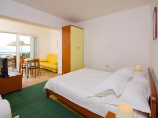 Studio apartment in Brela with a sea view, terrace, air conditioning, WiFi 201-8 - 3